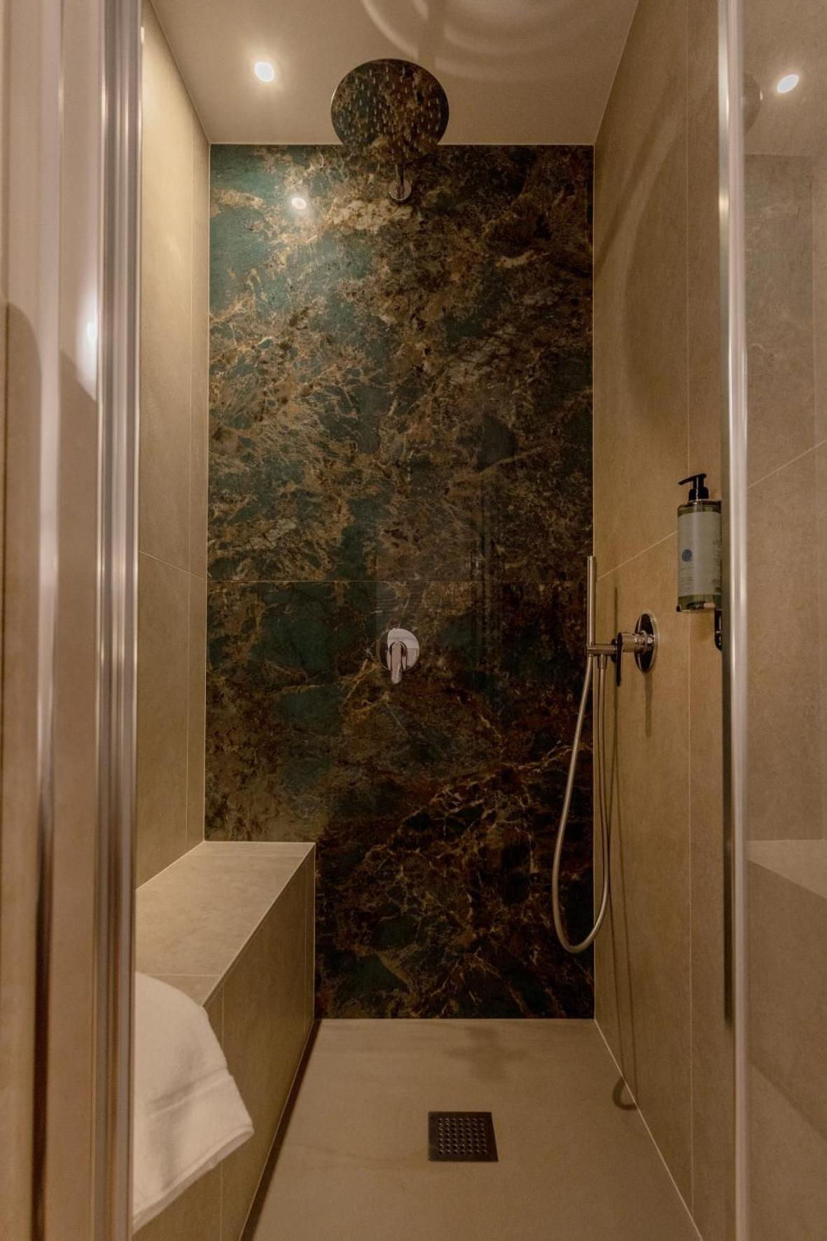 Отель Trevi Monti House Рим Экстерьер фото